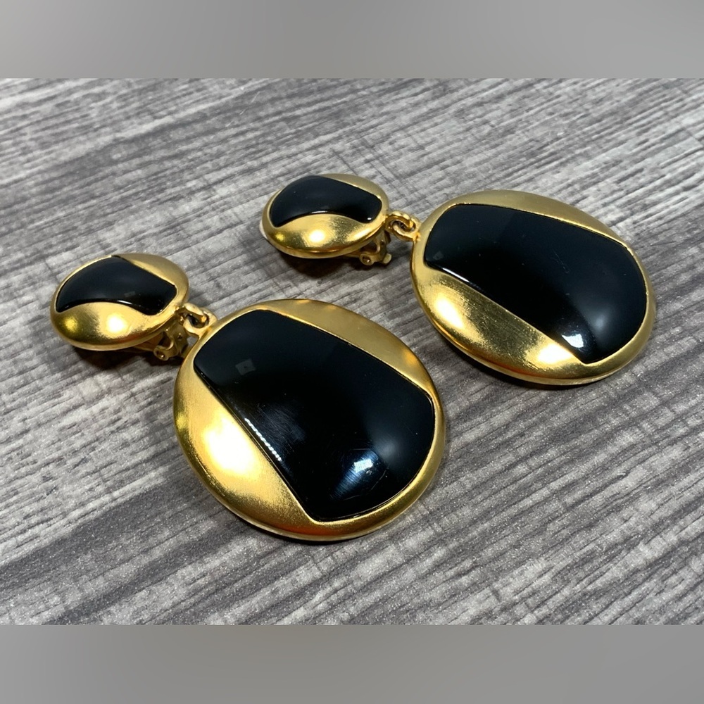 Vintage 80’s Essex Chunky Runway Gold Black Drop Clip on Earrings Signed - Picture 2 of 10